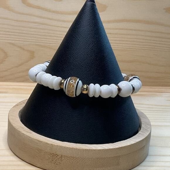 White & Brown Beaded Stretch Bracelet With Circular Accents - Picture 1 of 4